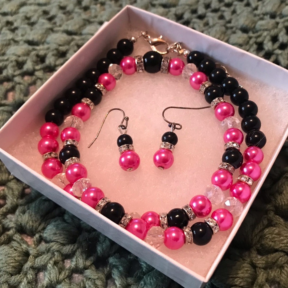 Stunning black and hot pink necklace and earrings jewelry set